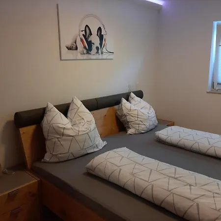 Jurastein Apartman *